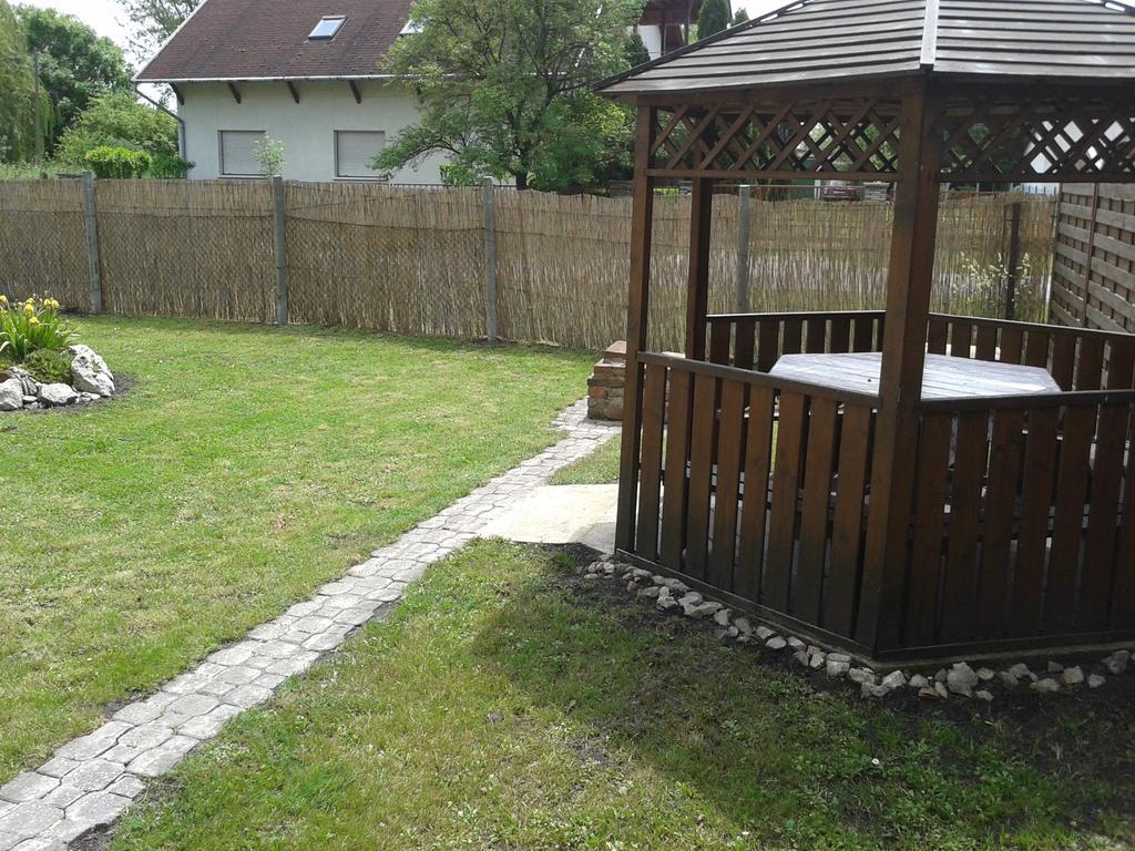 Appartement Apartmanhaz Balatonfenyves Extérieur photo