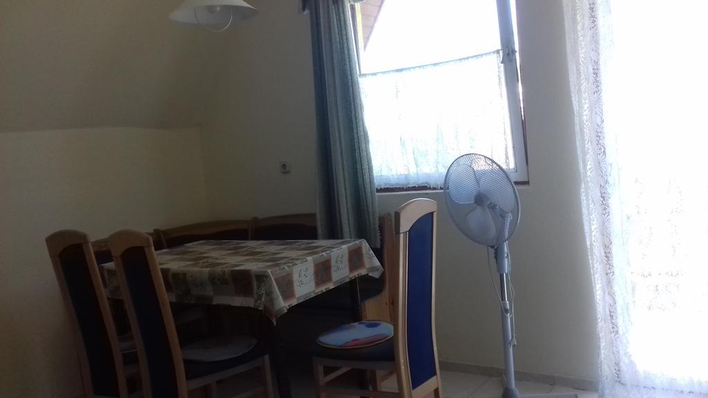 Appartement Apartmanhaz Balatonfenyves Extérieur photo